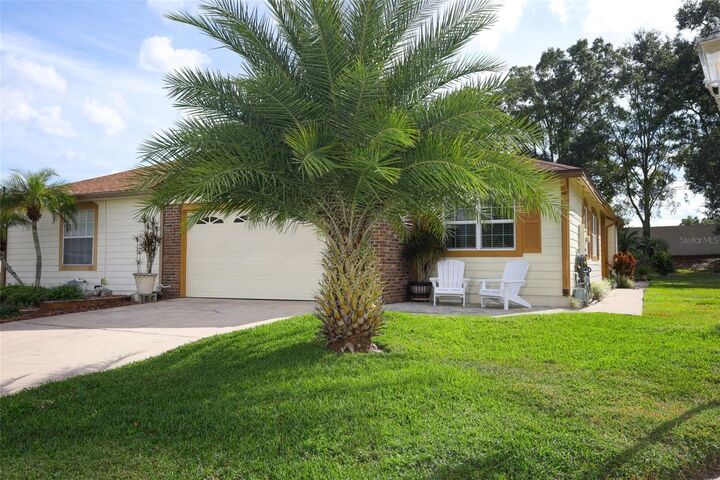 Property Photo:  949 Norfolk Court  FL 32750 