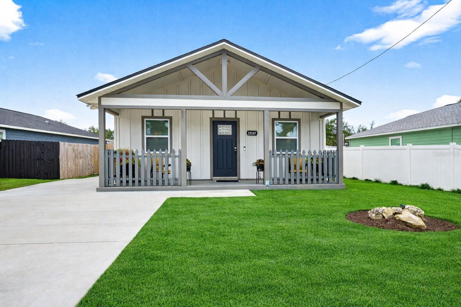 Property Photo: 23167 NW 180th Place FL 32643