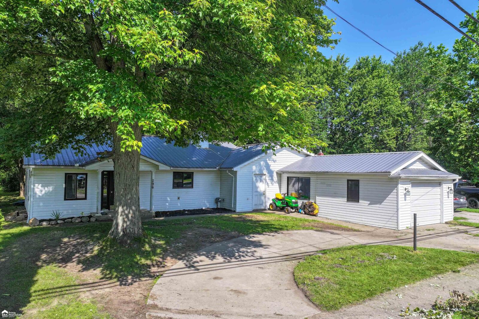 Property Photo: 296 S Saginaw Street MI 48457