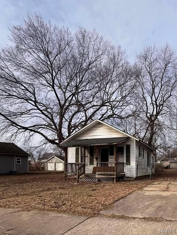 Property Photo:  2933 Warren Avenue  IL 62040 