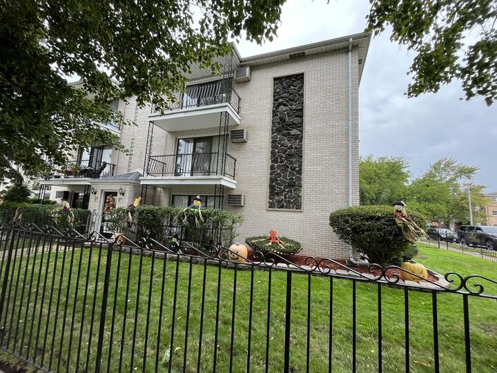 Property Photo: 1601 Downs Drive 3S IL 60409