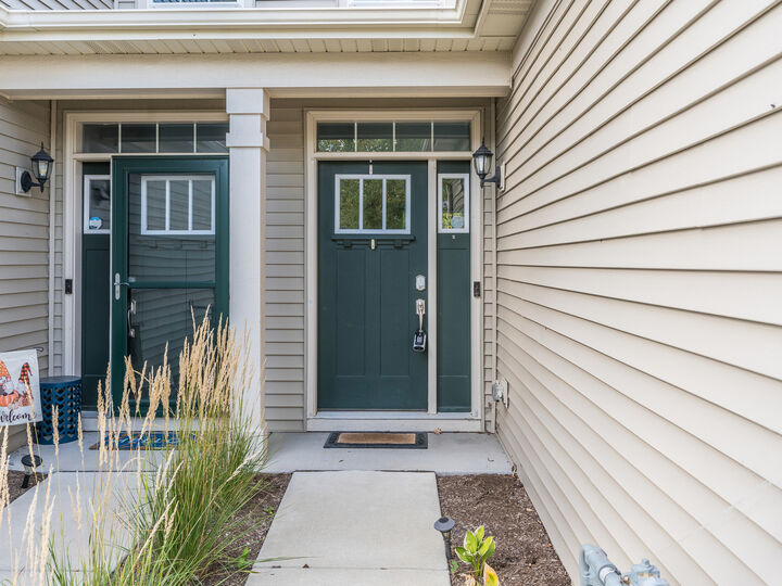 Property Photo: 1676 Carlstedt Drive IL 60510