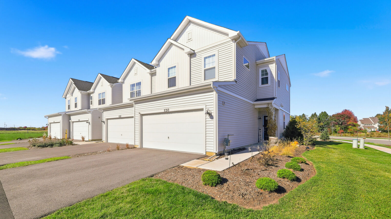 Property Photo:  120 Kingsport Drive  IL 60177 