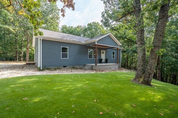 Property Photo:  413 Market St  TN 38485 