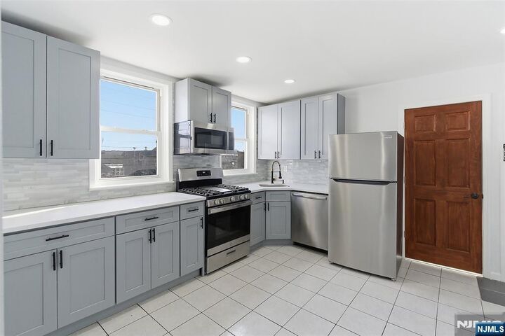 Property Photo:  280 Wilson Avenue 2L  NJ 07032 