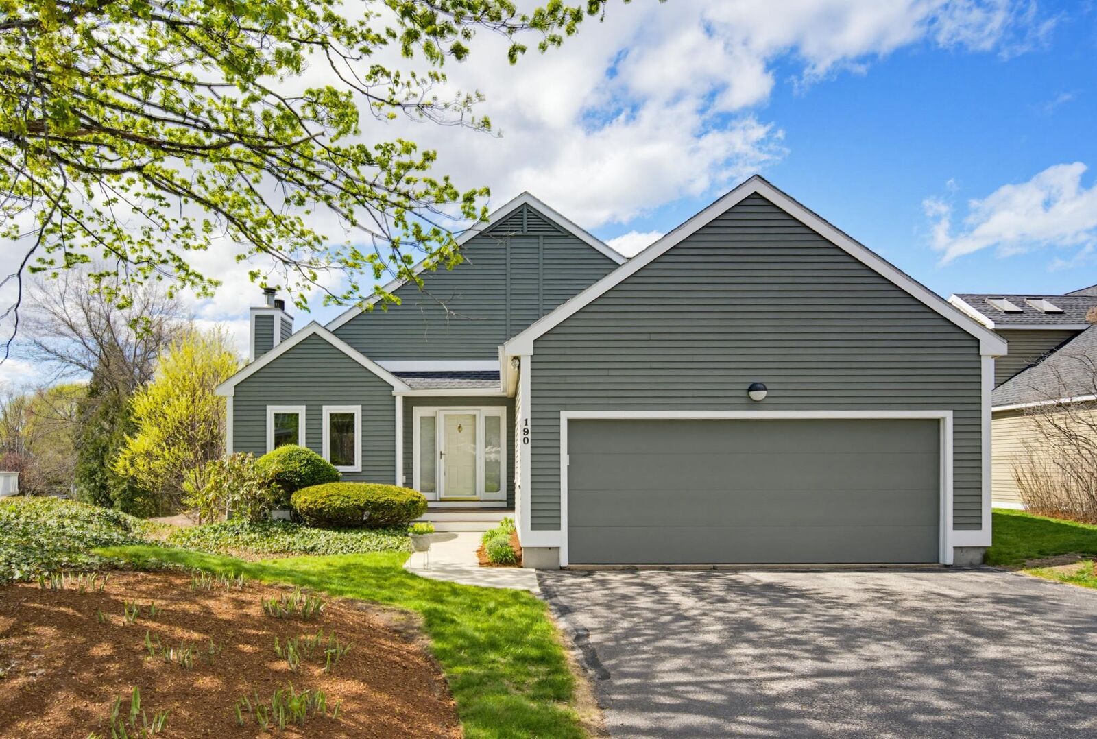 Property Photo:  190 Chase Way  NH 03104 