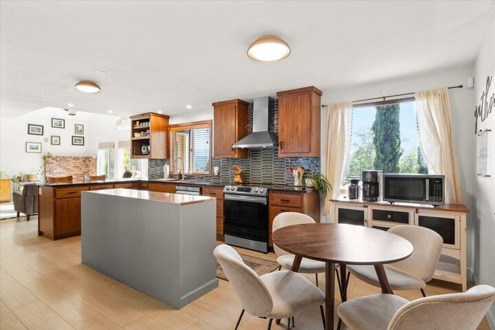 Property Photo:  956 NE Beacon Drive  OR 97526 