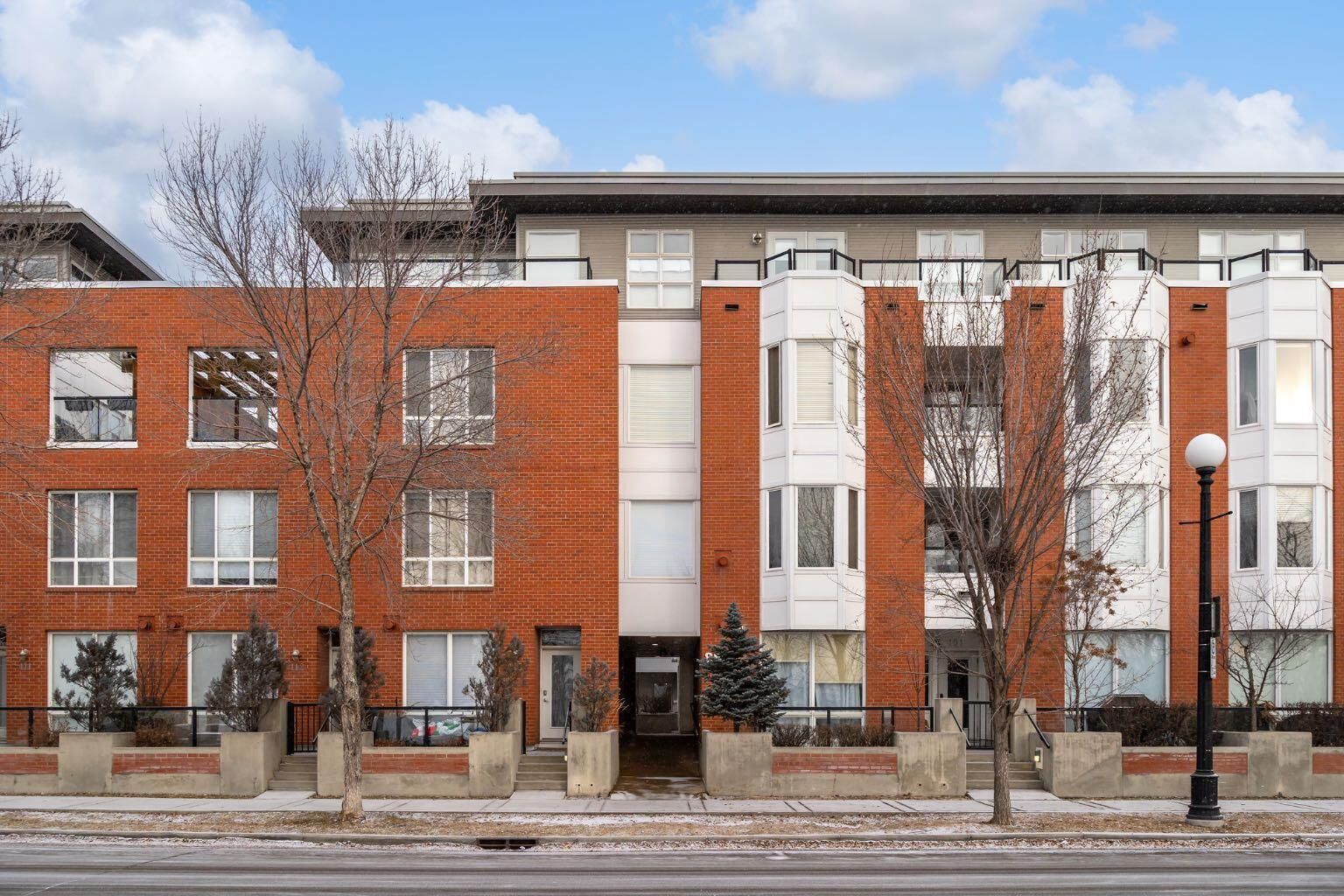 Property Photo:  880 Centre Avenue NE 309  AB T2E 9C3 