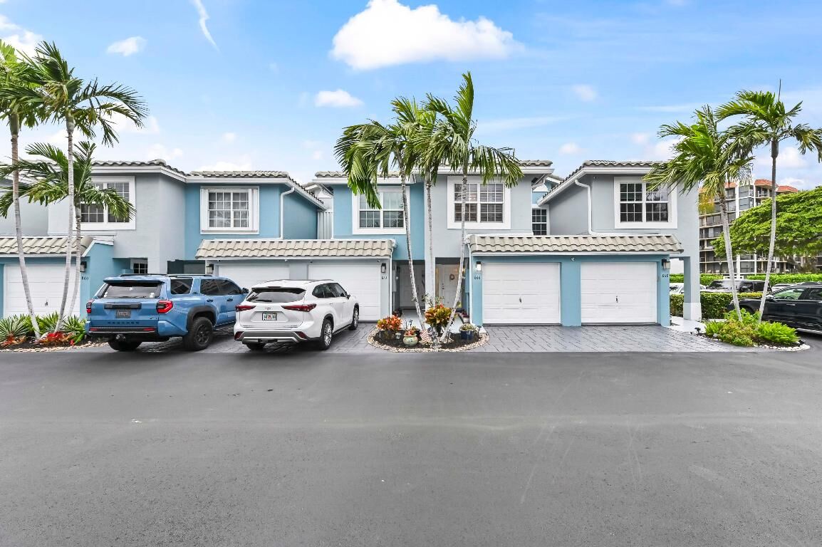 Property Photo:  866 E Jeffery Street  FL 33487 