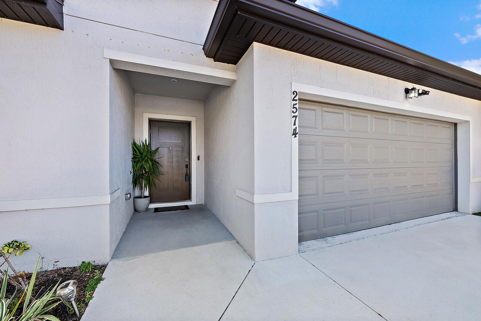 Property Photo:  2574 SW Cameo Boulevard  FL 34953 