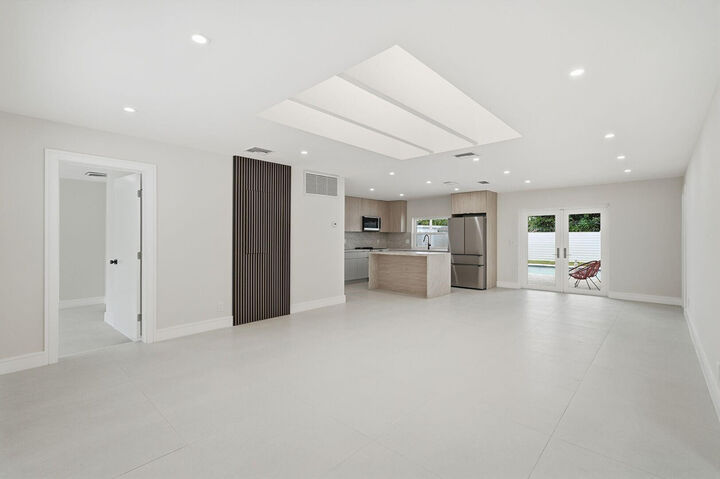 Property Photo: 5507 W Park Road FL 33021