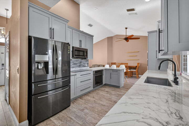 Property Photo:  539 SE Nome Drive  FL 34984 