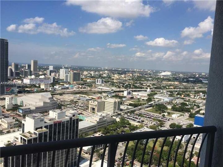 Property Photo: 1750 N Bayshore Dr 4912 FL 33132