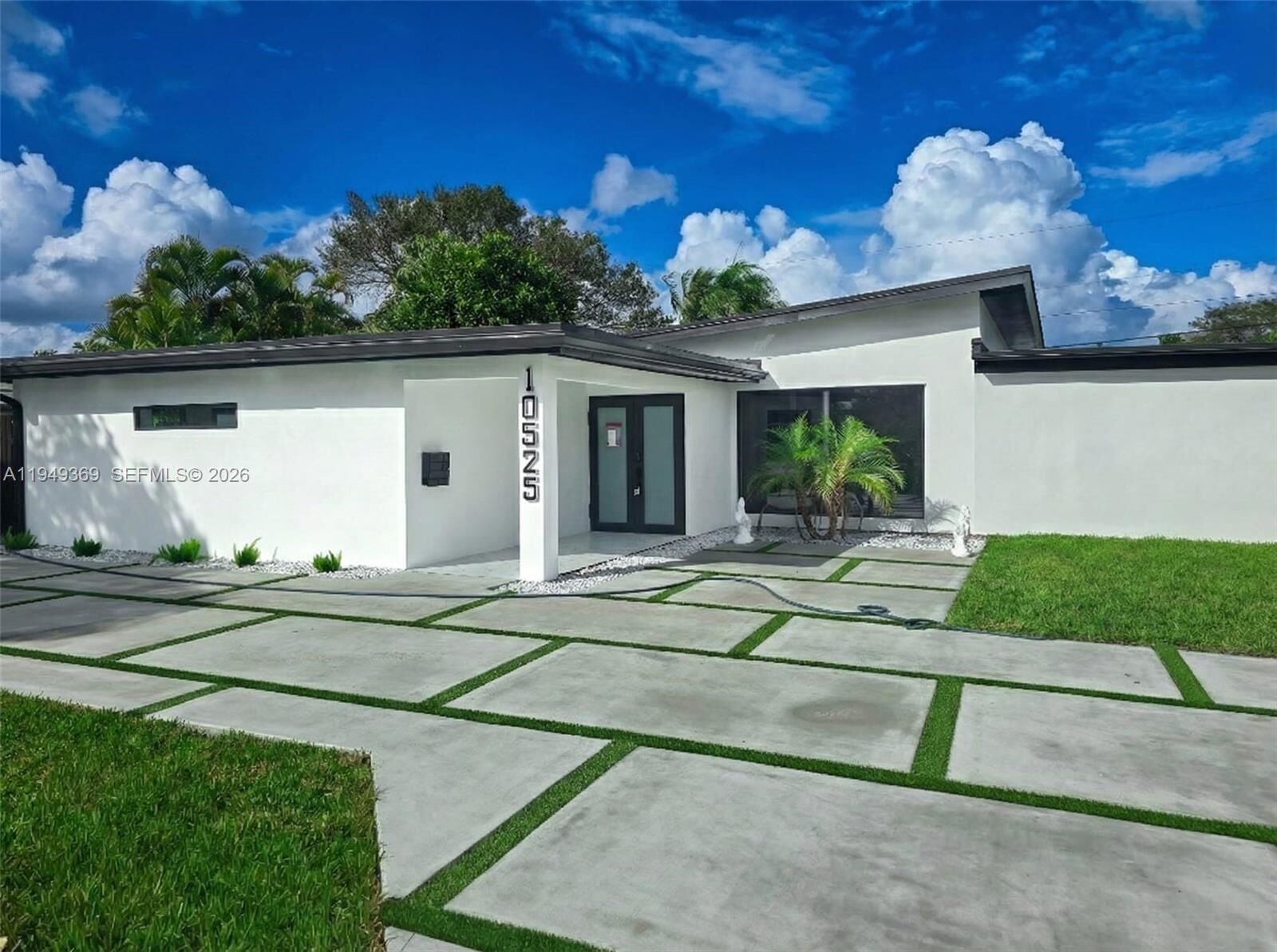 Property Photo:  10525 SW 112th St  FL 33176 
