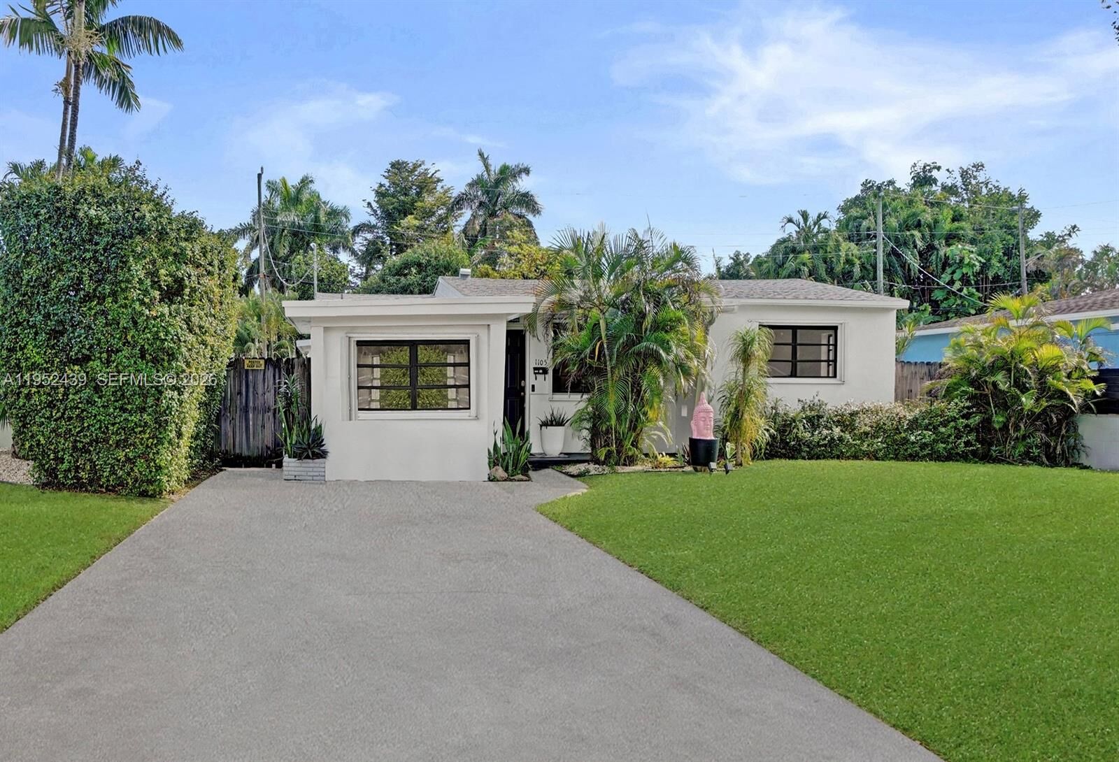 Property Photo:  1105 N 31st Ct  FL 33021 