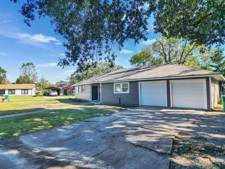 Property Photo:  1009 Ruby Ln  TX 77630 