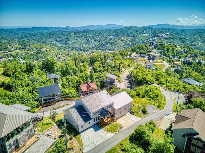 Property Photo:  810 Oakley Way  TN 37738 