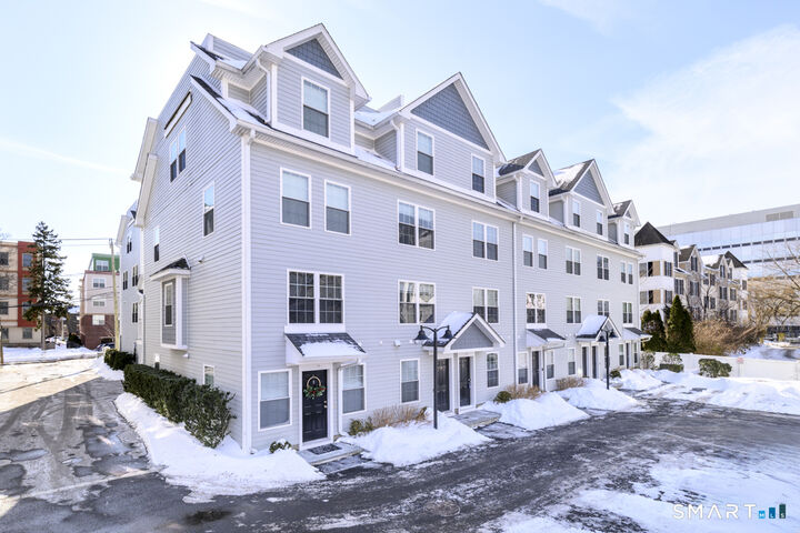 Property Photo:  20 3rd Street 11  CT 06905 