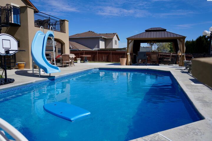 Property Photo: 4406 Sahara Dr. WA 99301