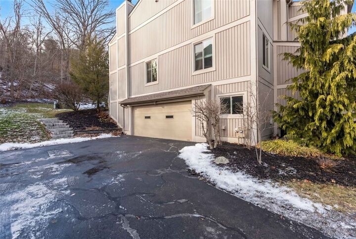 Property Photo:  1548 Pineview Drive  PA 15241 
