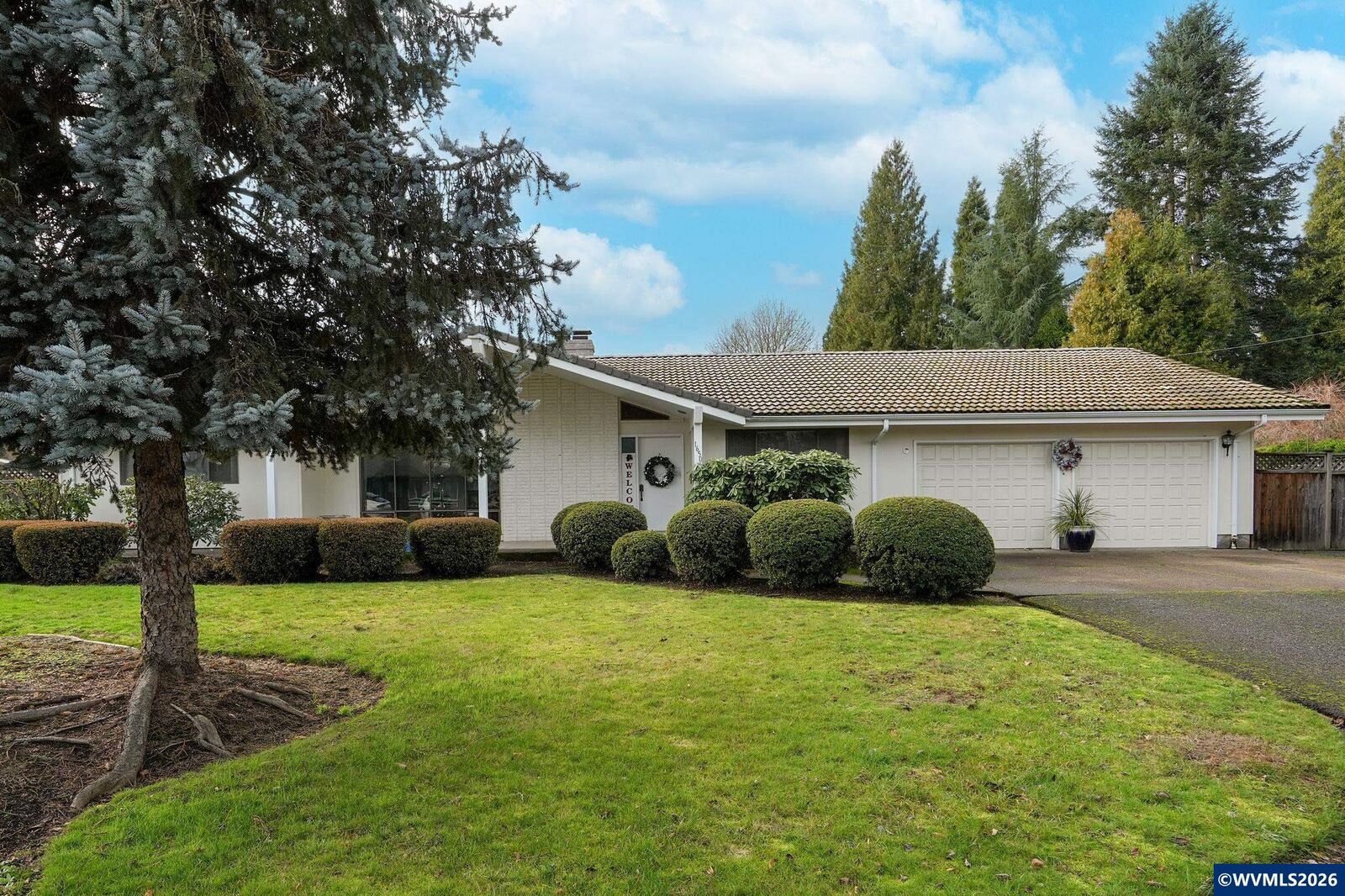 Property Photo: 1650 Springhill Dr OR 97321