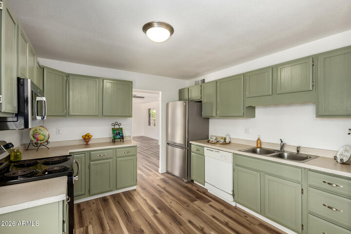 Property Photo: 3913 W Krall Street AZ 85019