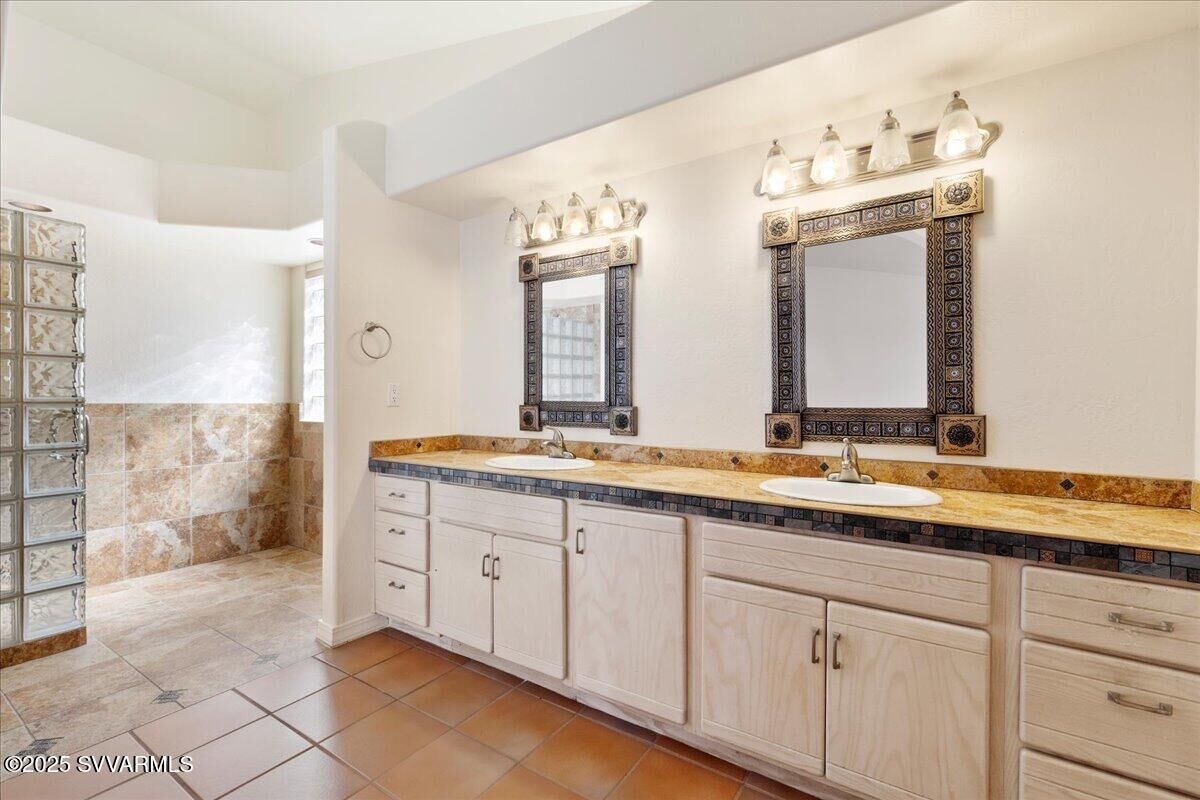 Property Photo:  695 Rodeo Road  AZ 86336 