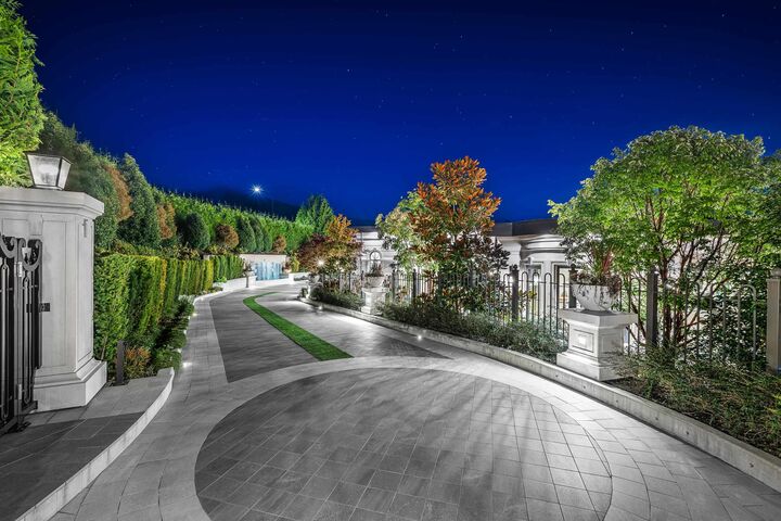 Property Photo: 839 Eyremount Drive BC V7S 2A8