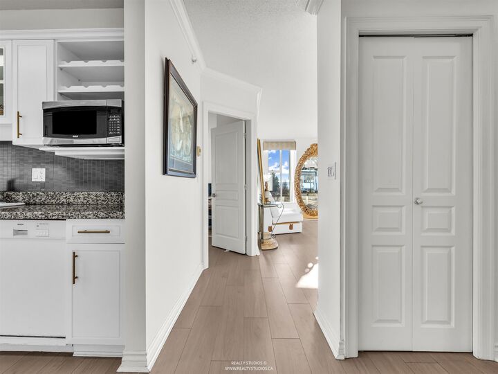 Property Photo:  588 16th Street 201  BC V7V 3R7 