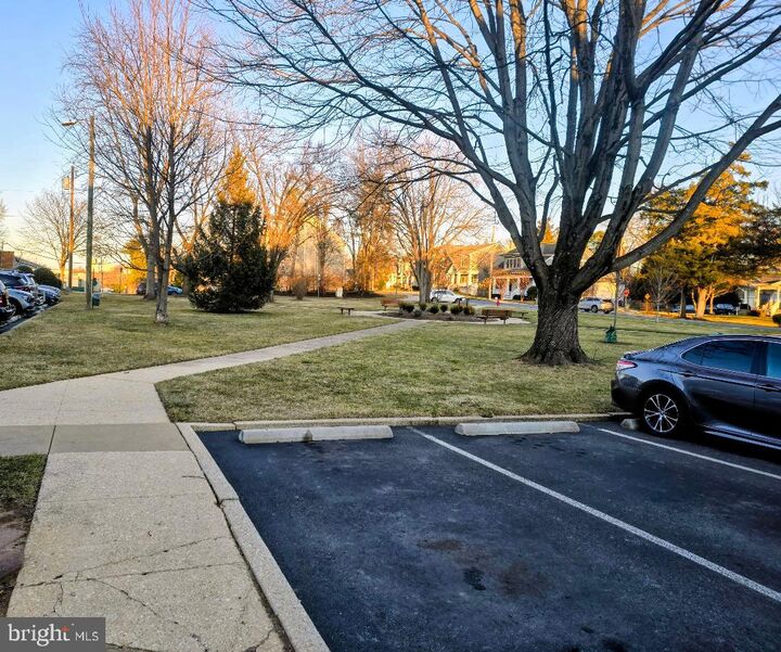 Property Photo:  214 Locust Street SE 121  VA 22180 