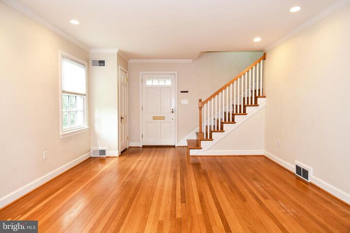 Property Photo:  1531 Patrick Henry Drive  VA 22205 