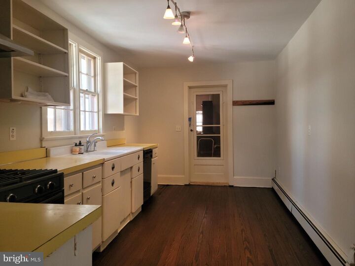 Property Photo:  370 Eggerts Crossing Road  NJ 08648 