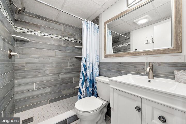 Property Photo:  5 44th Street 202  MD 21842 