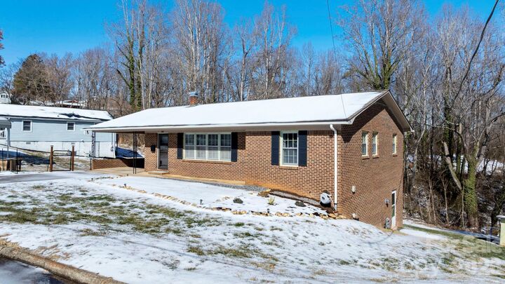 Property Photo: 335 Eastview Place NW NC 28645
