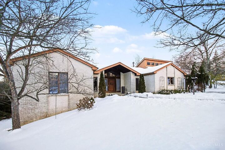 Property Photo: 6195 Squirrelwoods Lane OH 45247