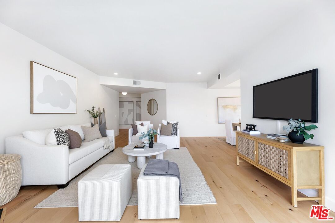 Property Photo: 9880 Vidor Dr CA 90035