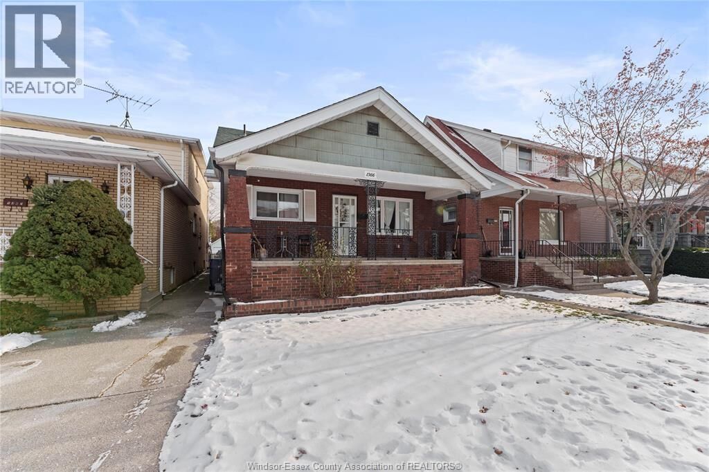 Photo de la propriété: 1366 Moy Avenue ON N8X 4S6