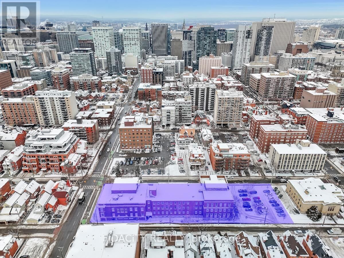 Property Photo:  330 Gilmour Street  ON K2P 2P6 