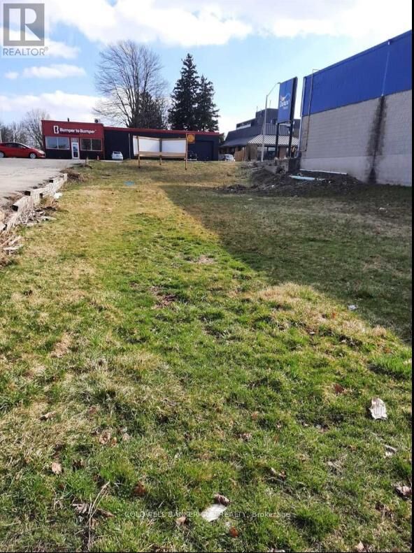 Property Photo:  889 Dundas Street  ON N4S 1G9 