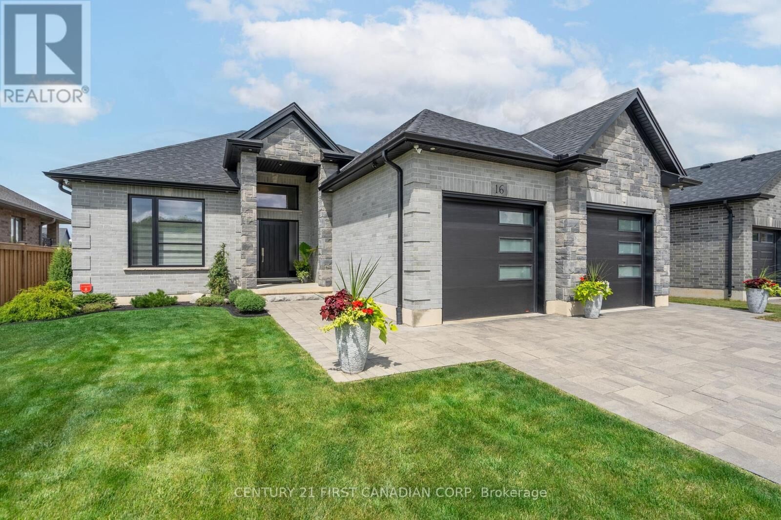 Photo de la propriété:  16 Foxborough Place  ON N0M 2P0 