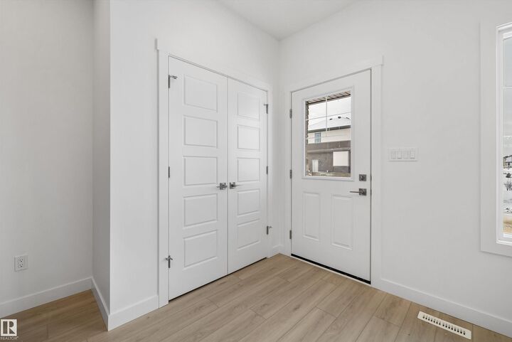 Property Photo:  18119 85 Street NW  AB T5Z 0X1 