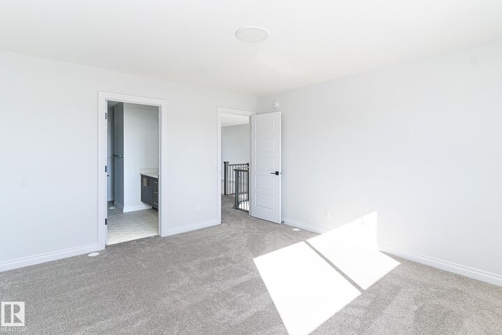 Property Photo:  911 18 Avenue NW  AB T6T 2X3 