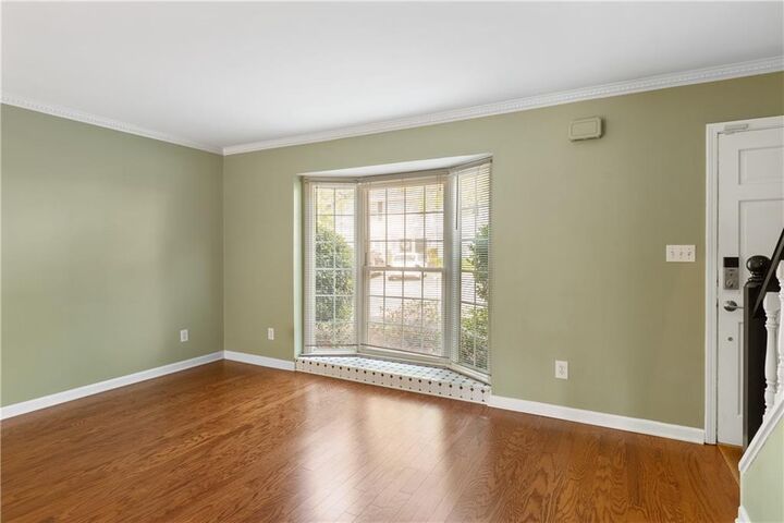 Property Photo:  136 Peachtree Memorial Drive NW Ct-6  GA 30309 