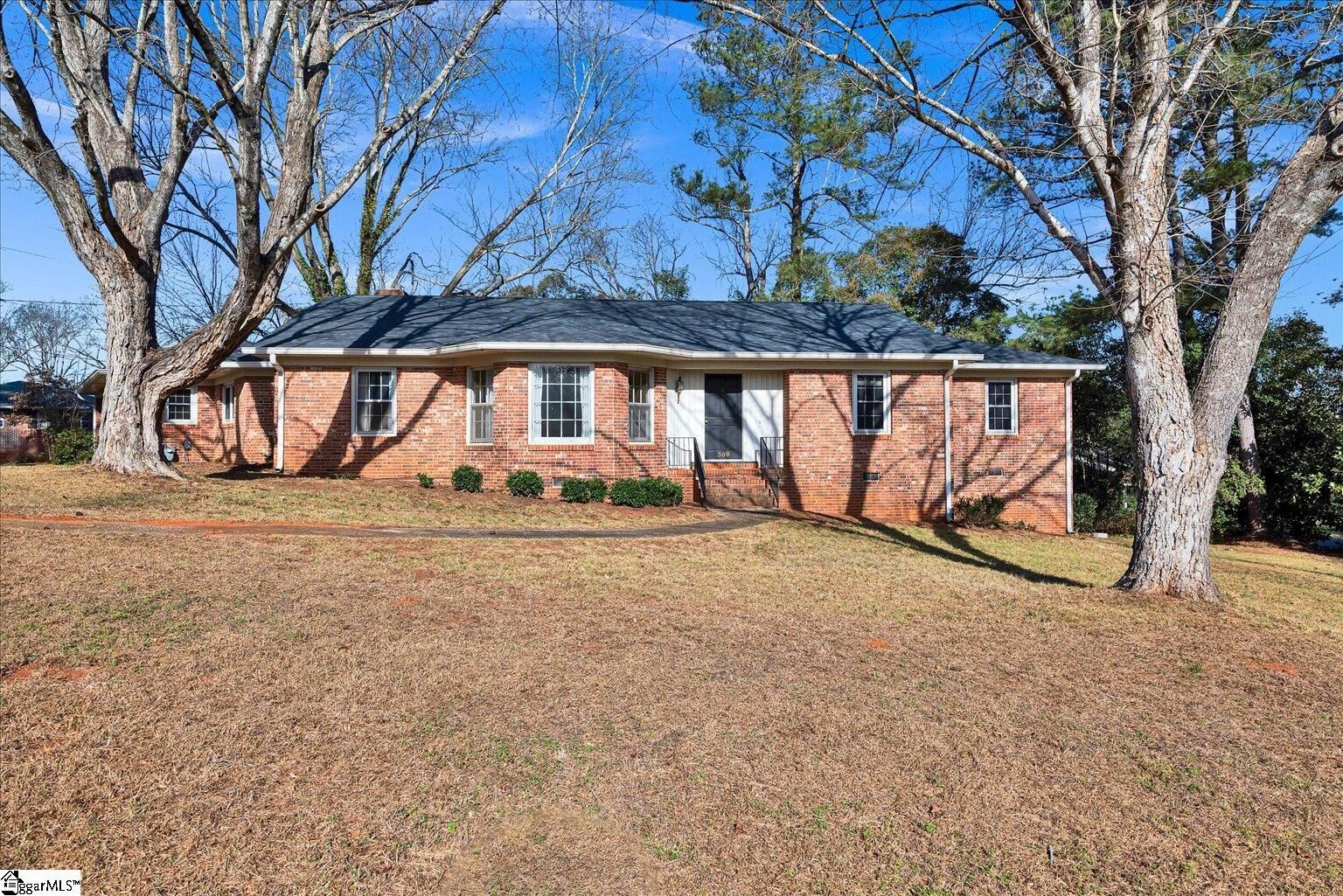 Property Photo:  308 Woodfern Circle  SC 29625 