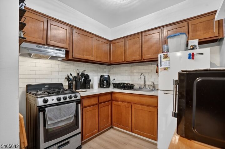 Property Photo: 605 Grove St A11 NJ 07013