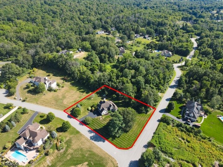 Property Photo:  2 Sutton Ct  NJ 07419 