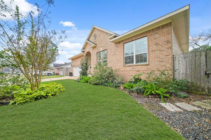 Property Photo:  5821 Ariel Street  TX 77074 