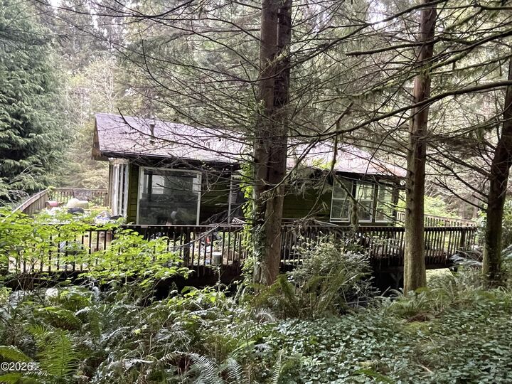 Property Photo:  1860 Cove Avenue  OR 97341 