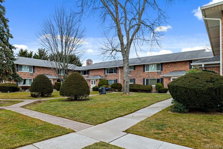 Property Photo: 285 Edmunton 16 NY 11703