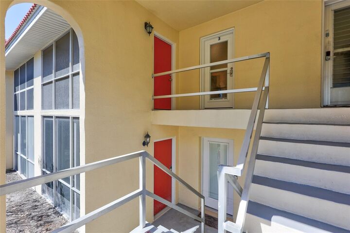 Property Photo: 137 Avenida Messina 3 FL 34242